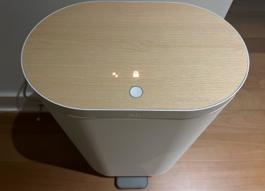 Mill kitchen bin with orange light indicators on lid