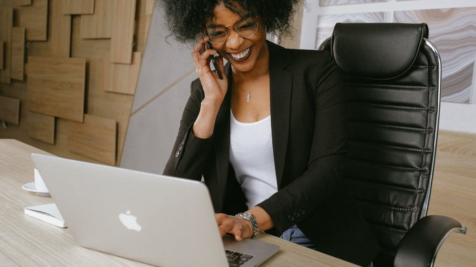 This bundle aims to teach you how to successfully launch your brand.