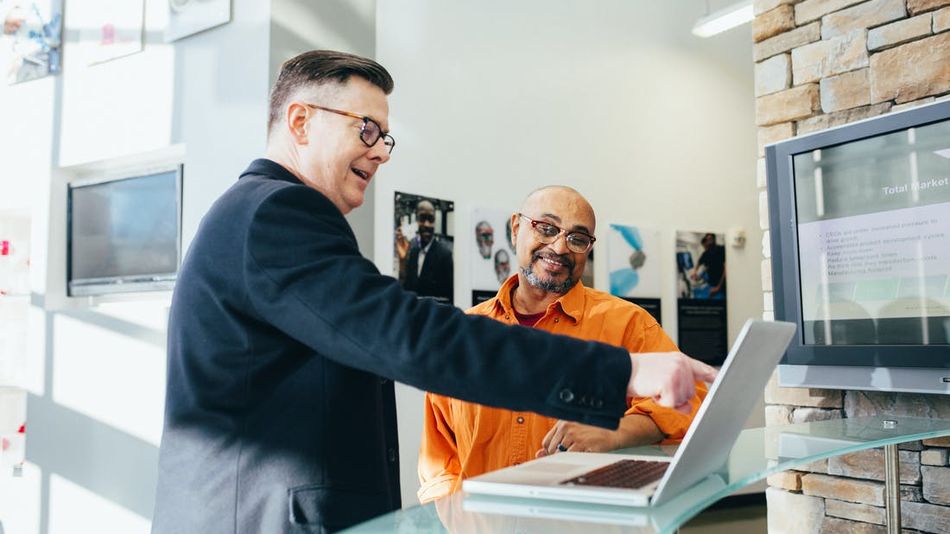 This course bundle provides seven courses on the basics of salesforce.