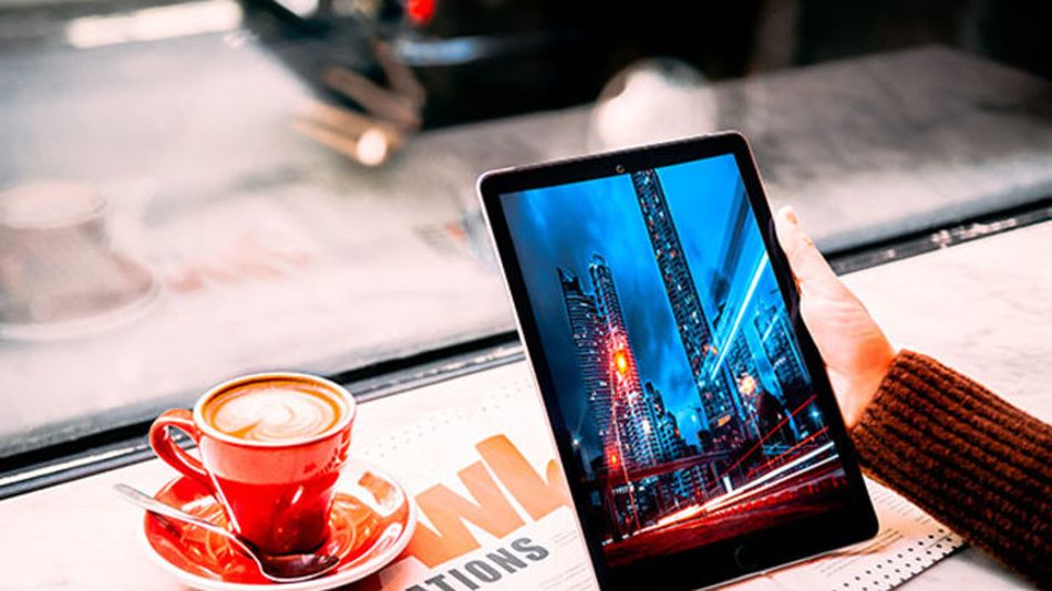 This screen protector offers blue light blocking capabilities and a crystal clear display.