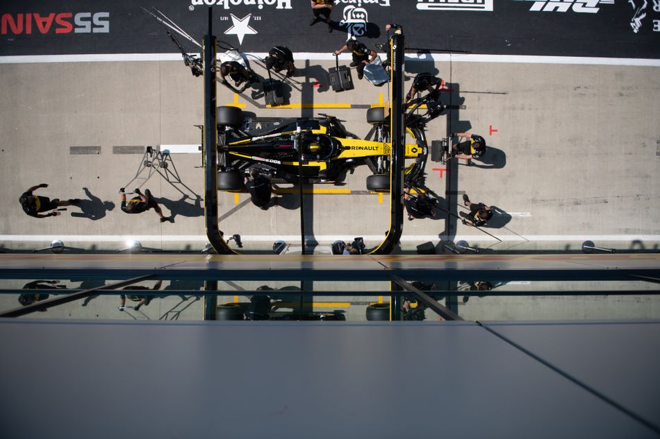 The speed of engineers during pit stops is incredible.