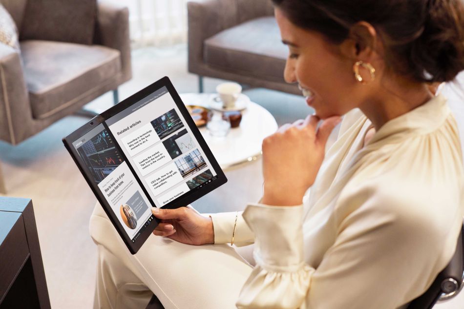 With dual-screen mode, you can use two apps simultaneously.